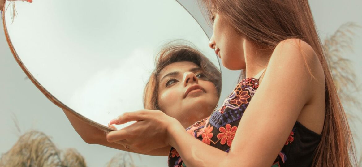 What Is Mirror Gazing?